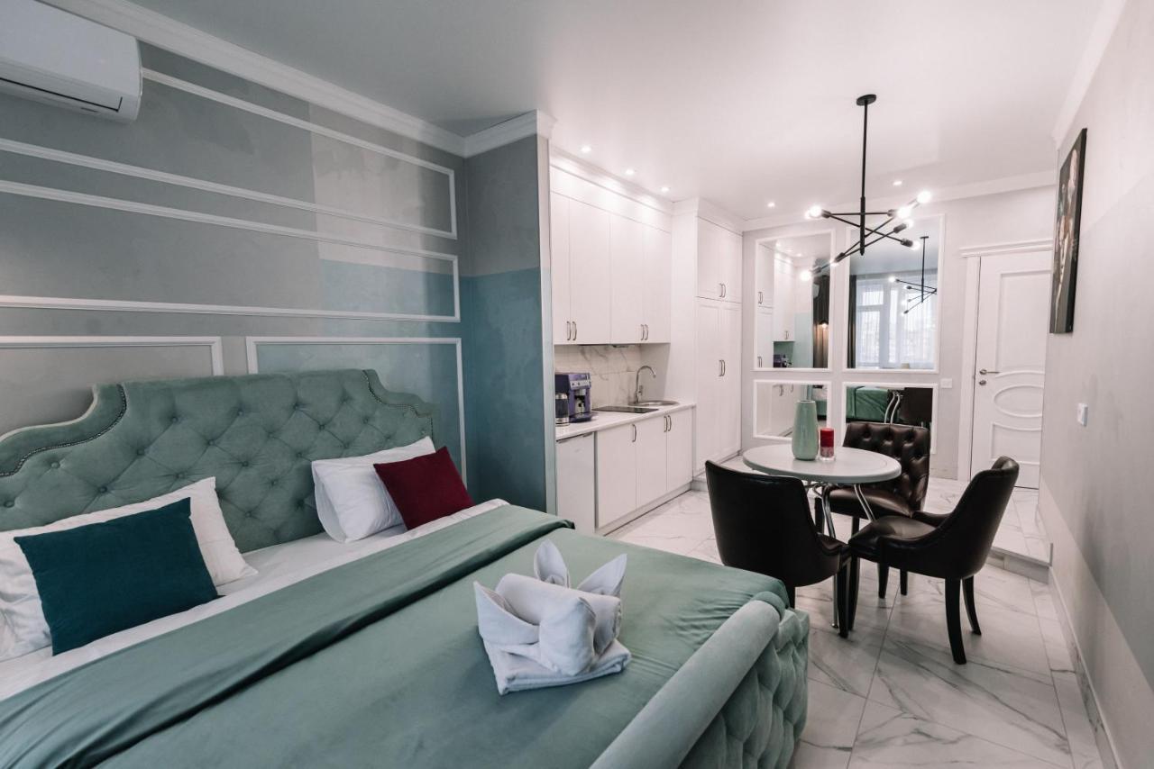 Royal Tower Vip Smart Apartments 1 Kyiv Exterior photo